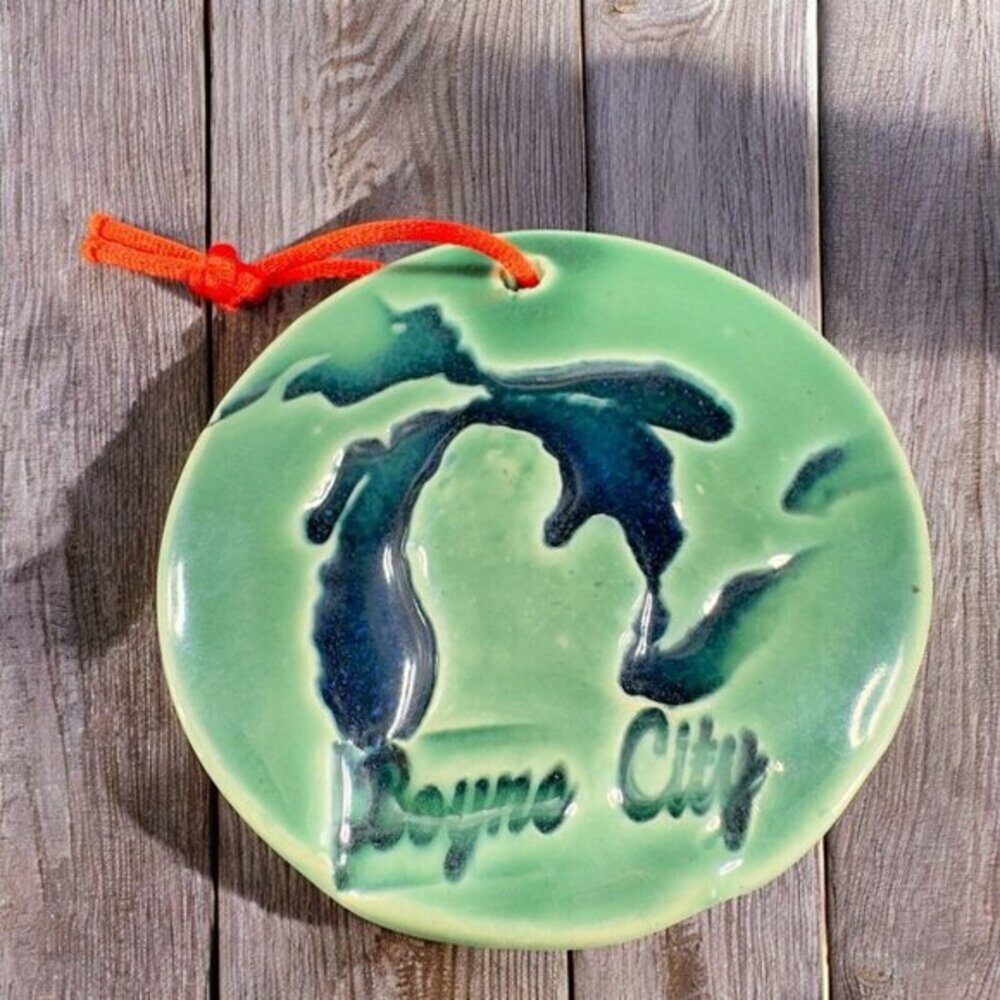 Vintage RT Ceramics Boyne City Round Wall Hanging Plaque Ornament Figure VTG